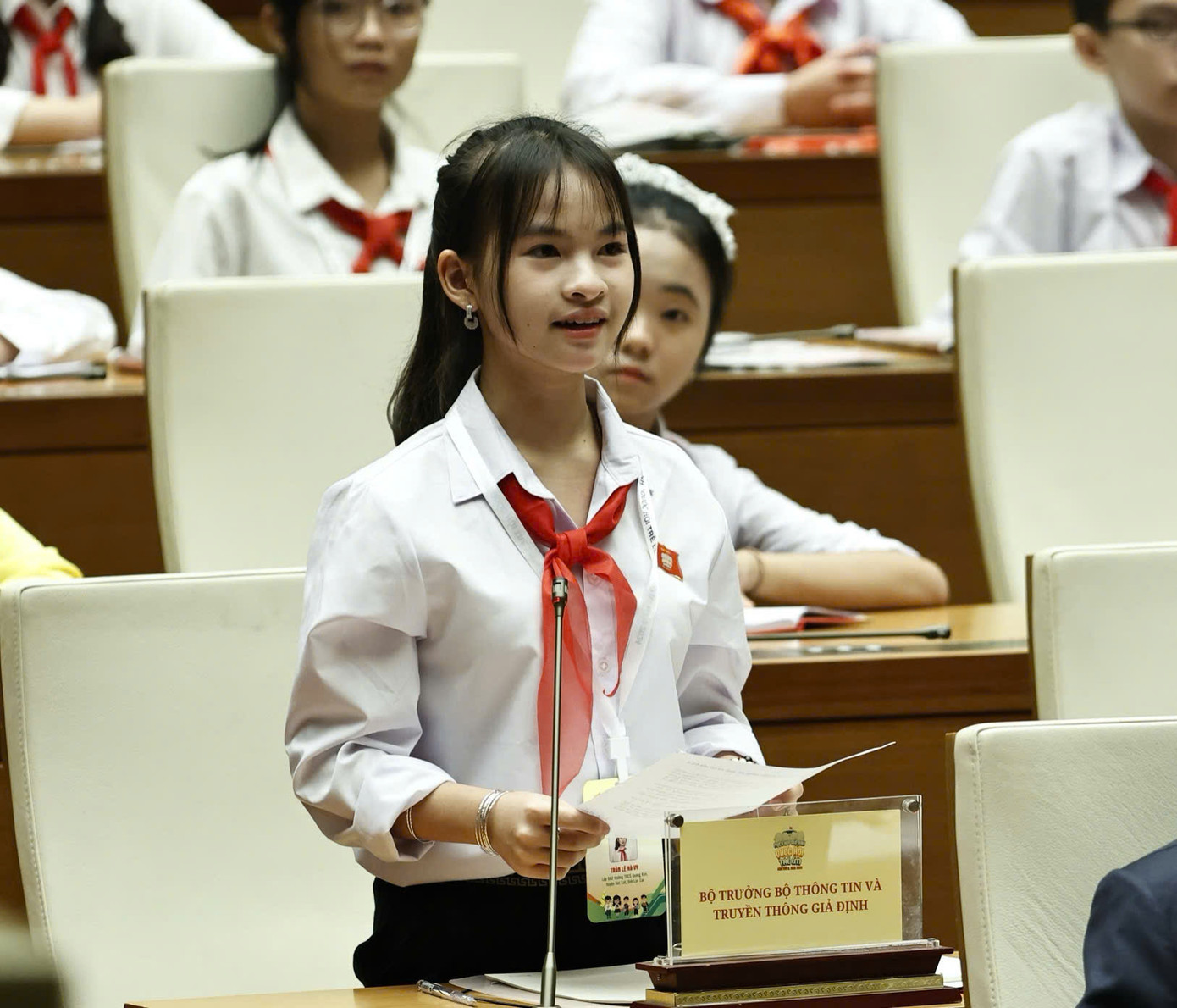 Bộ trưởng Bộ TT&TT giả định Trần Lê Hà Vy trả lời chất vấn Bộ trưởng Bộ TT&TT giả định Trần Lê Hà Vy trả lời chất vấn