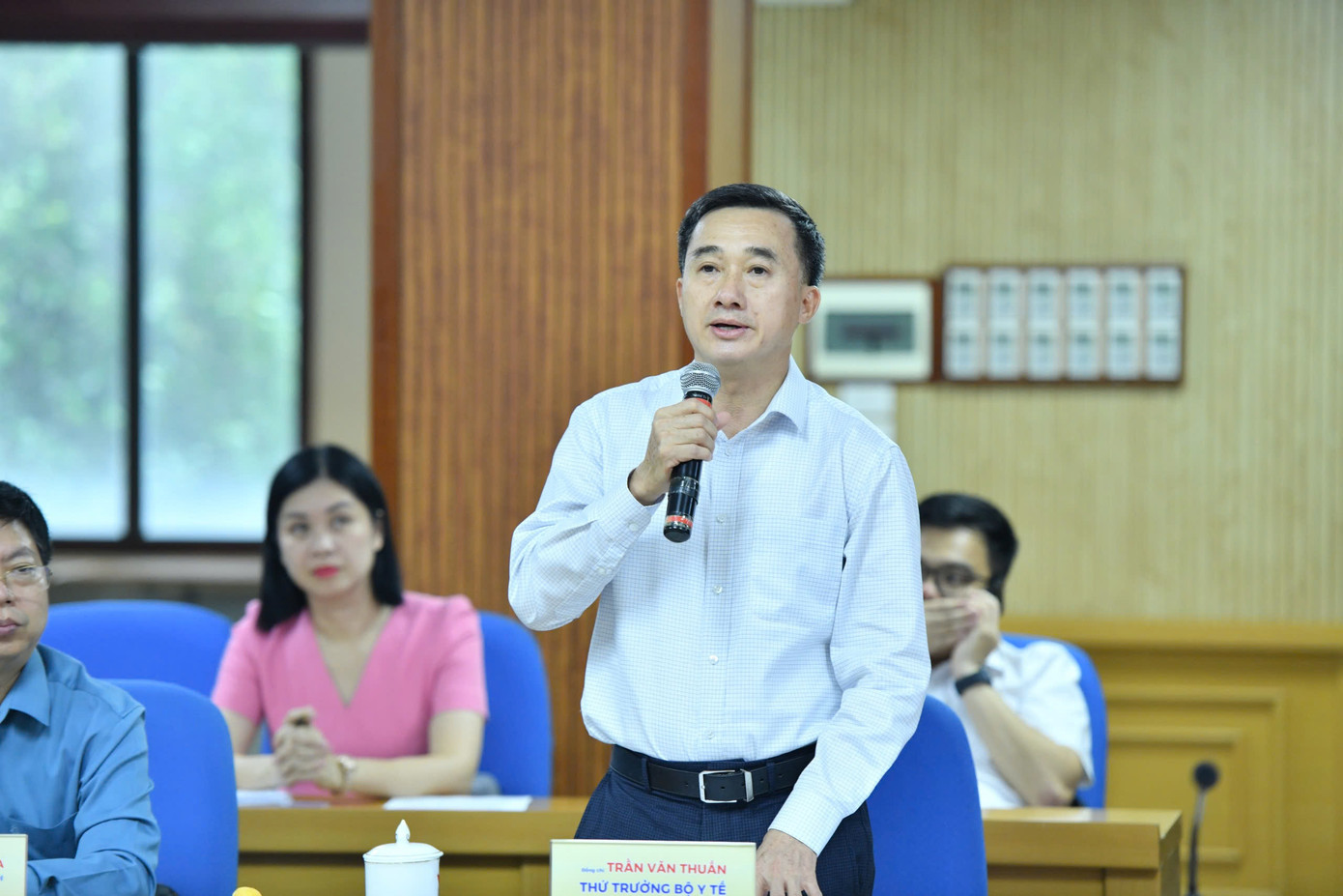 Thứ trưởng Bộ Y tế Trần Văn Thuấn Thứ trưởng Bộ Y tế Trần Văn Thuấn