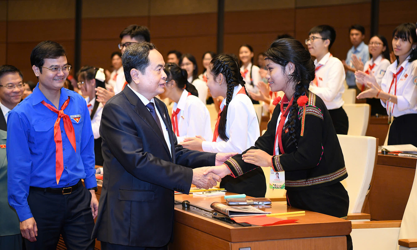 Chủ tịch Quốc hội Trần Thanh Mẫn tham dự phiên họp giả định "Quốc hội trẻ em" lần thứ II năm 2024. Chủ tịch Quốc hội Trần Thanh Mẫn tham dự phiên họp giả định "Quốc hội trẻ em" lần thứ II năm 2024.