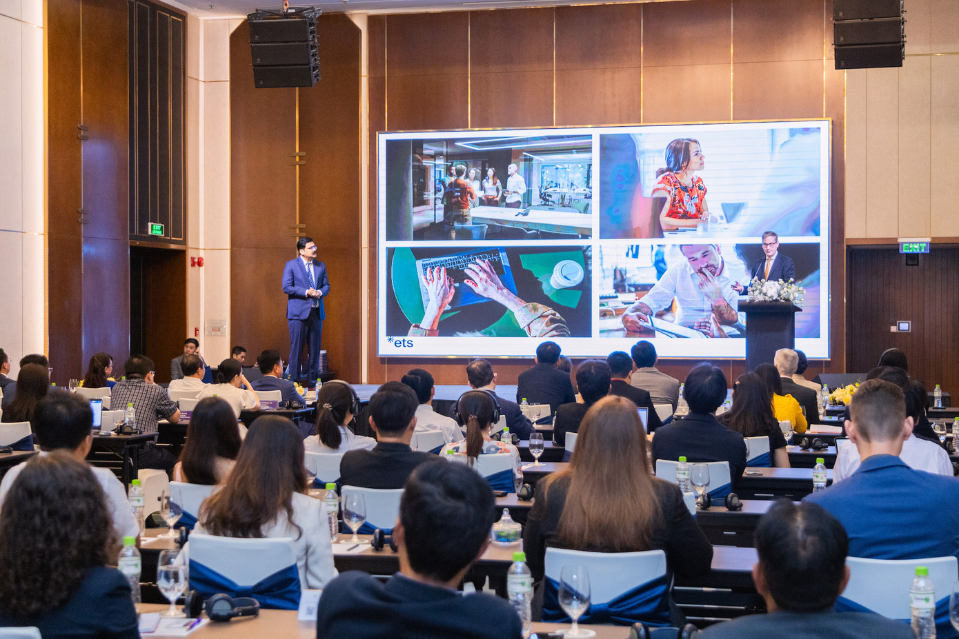 Các đại biểu trao đổi tại hội nghị