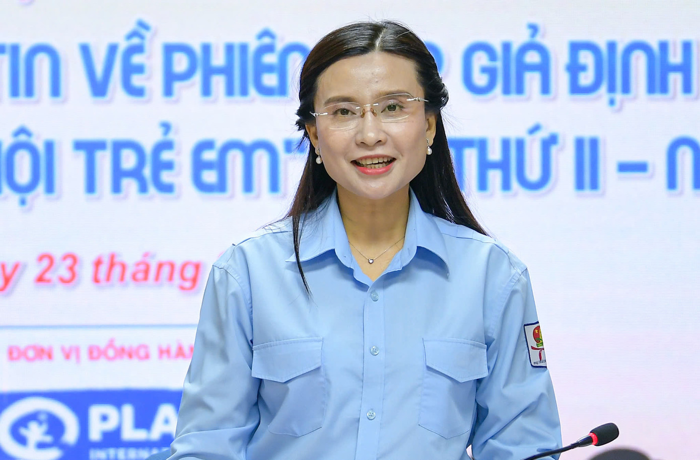 Chị Nguyễn Phạm Duy Trang - Bí thư T.Ư Đoàn, Chủ tịch Hội đồng Đội T.Ư, Trưởng ban tổ chức phiên họp trao đổi tại buổi gặp mặt báo chí.