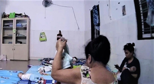 Hình ảnh trẻ bị bạo hành tại Mái ấm Hoa Hồng gây phẫn nộ dư luận xã hội.