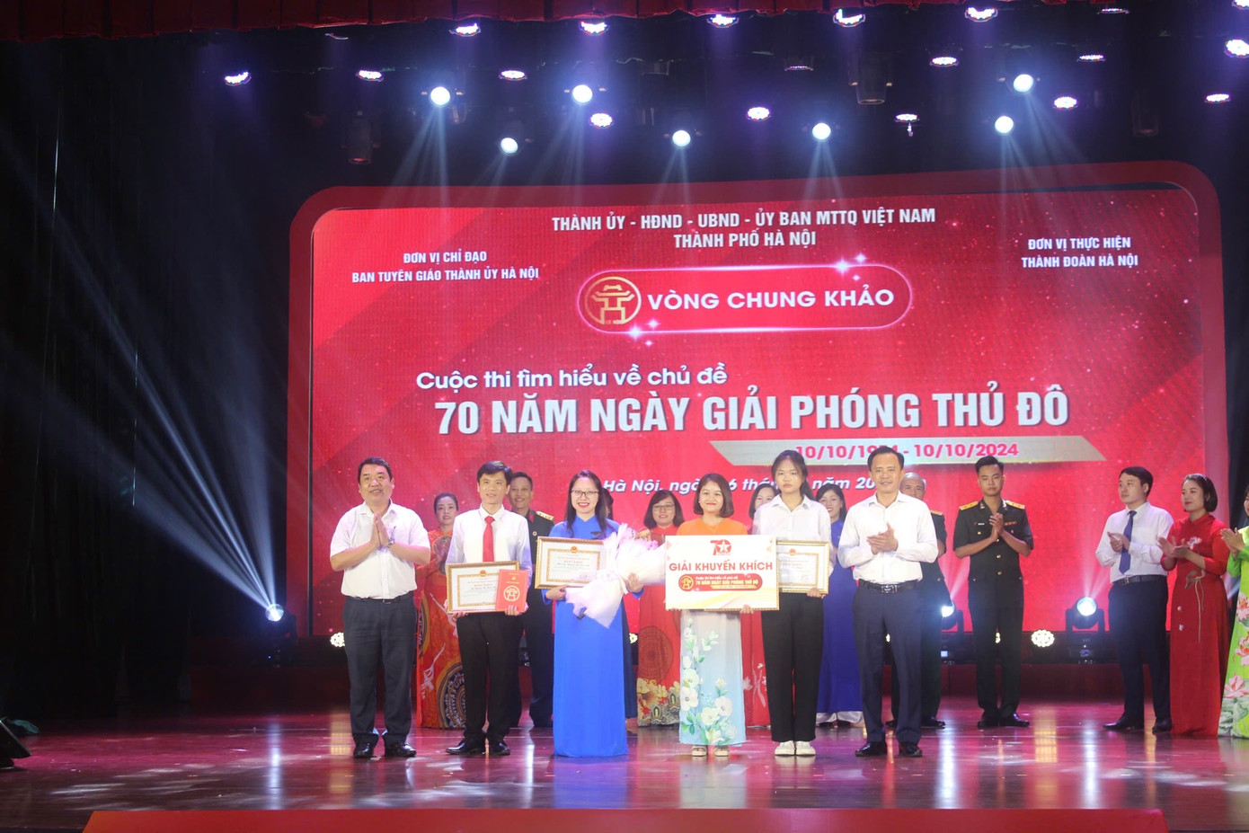 Trao giải Khuyến khích cho đội Hà Nội văn hiến.