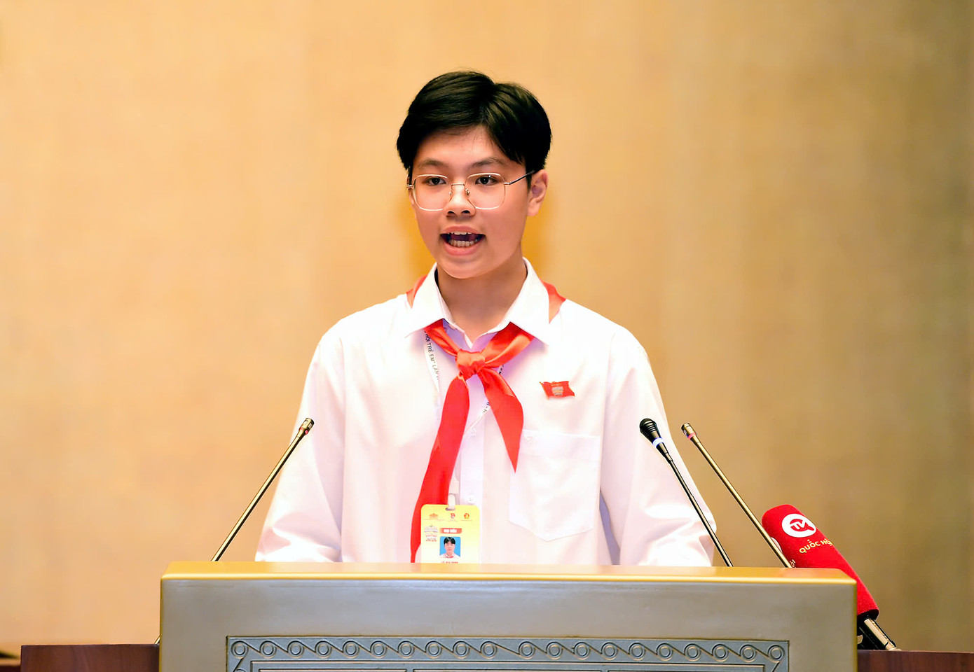 Chủ tịch "Quốc hội trẻ em" Lê Gia Vinh phát biểu khai mạc phiên họp sáng 28/9. Ảnh: Xuân Tùng Chủ tịch "Quốc hội trẻ em" Lê Gia Vinh phát biểu khai mạc phiên họp sáng 28/9. Ảnh: Xuân Tùng