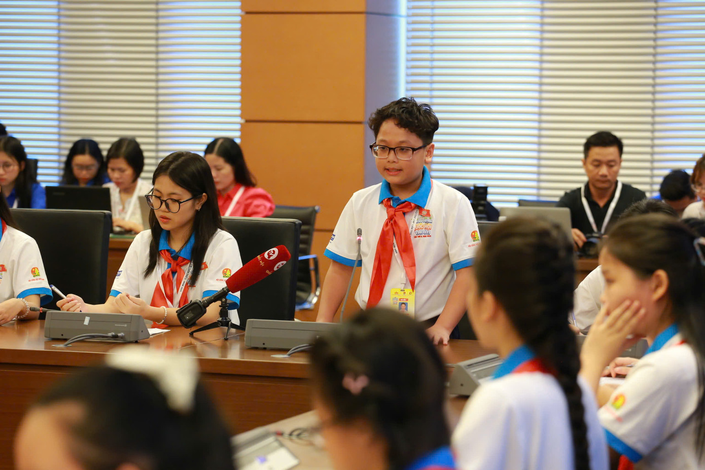 Đại biểu Đặng Minh Hoàng, lớp 7A3, Trường THCS Trọng Điểm (TP Hạ Long, tỉnh Quảng Ninh) Đại biểu Đặng Minh Hoàng, lớp 7A3, Trường THCS Trọng Điểm (TP Hạ Long, tỉnh Quảng Ninh)