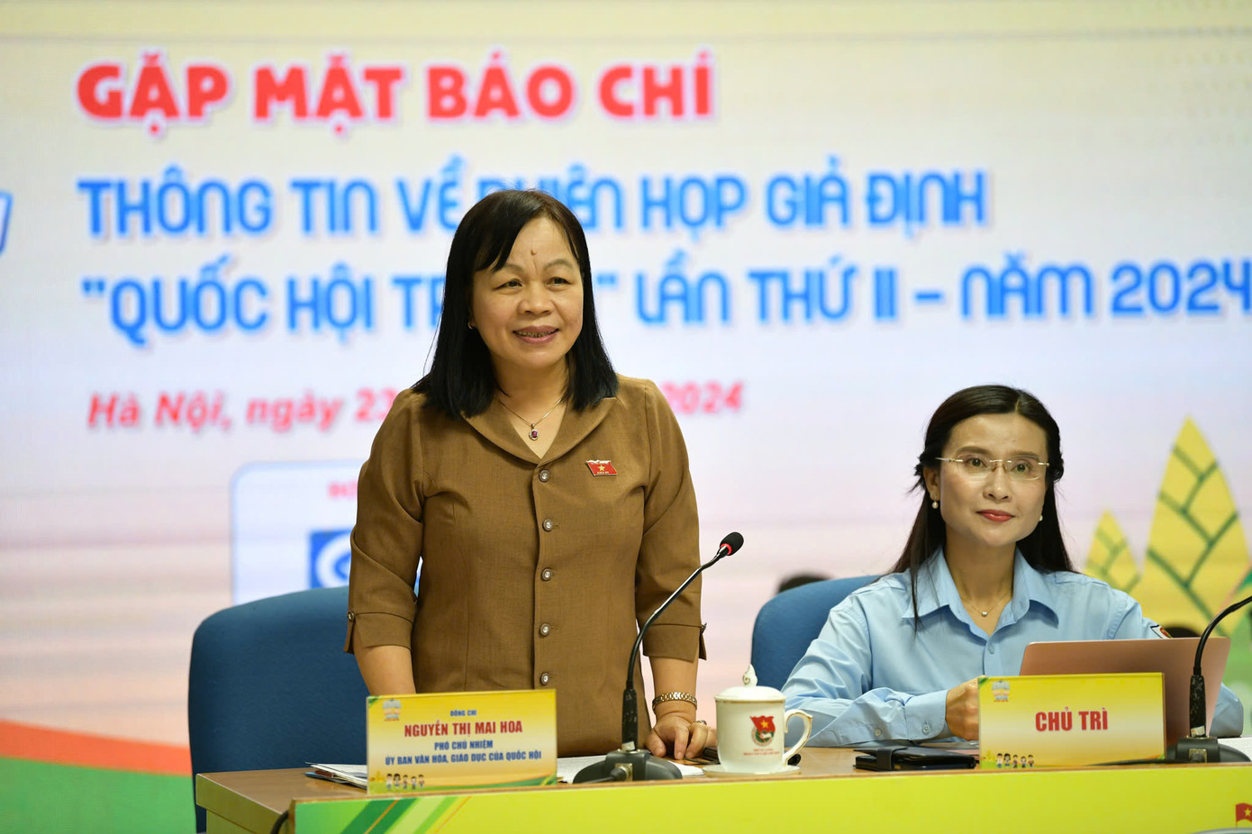 Phó Chủ nhiệm Ủy ban Văn hóa, Giáo dục của Quốc hội Nguyễn Thị Mai Hoa trao đổi tại buổi gặp mặt.