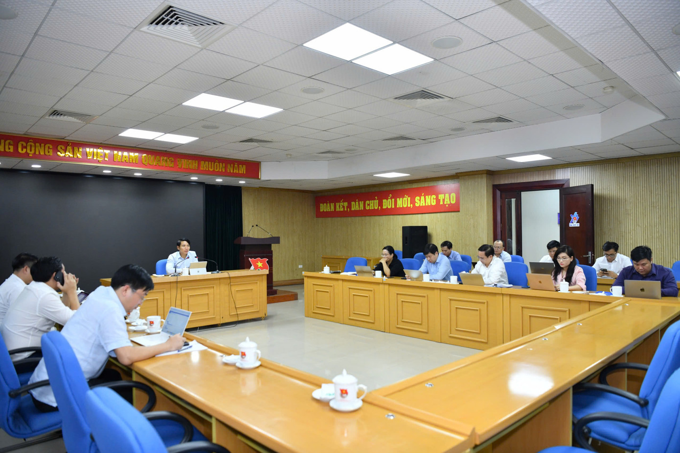 Anh Nguyễn Ngọc Lương – Bí thư thường trực T.Ư Đoàn, Chủ tịch T.Ư Hội LHTN chủ trì buổi làm việc.