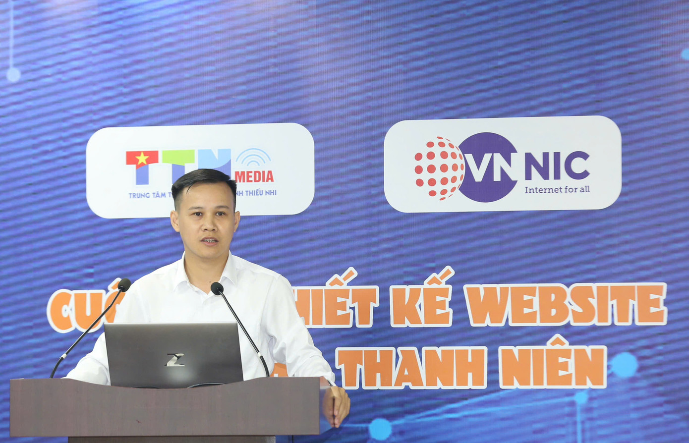 Anh Đỗ Công Tuân - Phó Trưởng Ban Tuyên giáo T.Ư Đoàn trao đổi tại chương trình.