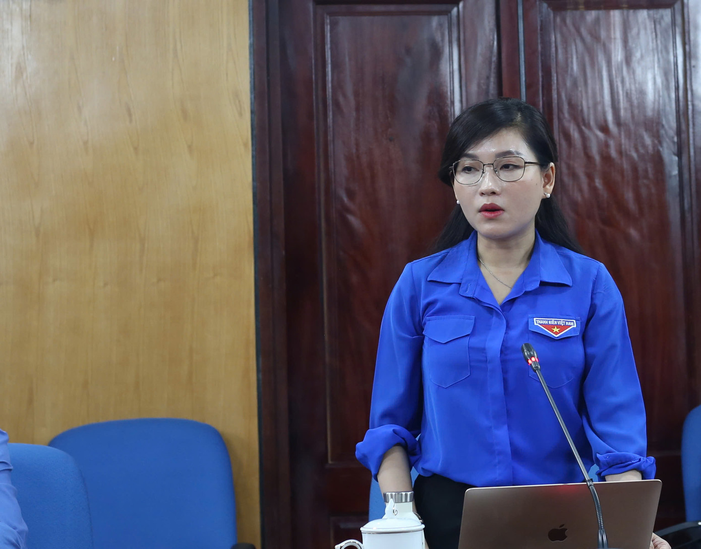 Chị Hồ Hồng Nguyên - Trưởng ban Thanh niên trường học T.Ư Đoàn, Phó Chủ tịch thường trực T.Ư Hội SVVN Việt Nam trao đổi tại cuộc họp. Ảnh: Bảo Anh Chị Hồ Hồng Nguyên - Trưởng ban Thanh niên trường học T.Ư Đoàn, Phó Chủ tịch thường trực T.Ư Hội SVVN Việt Nam trao đổi tại cuộc họp. Ảnh: Bảo Anh