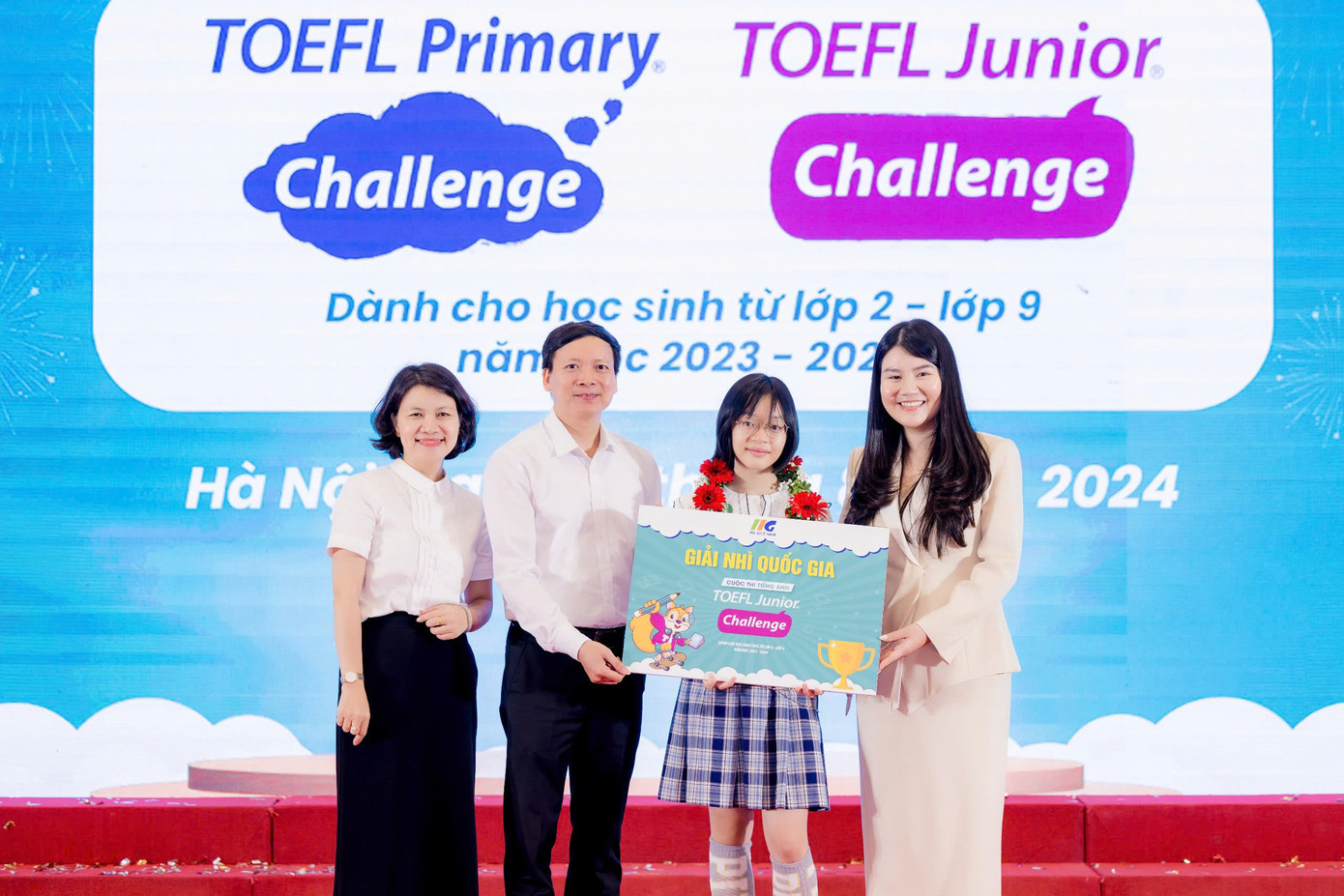 Trần Lan Phương nhận giải Nhì Quốc gia cuộc thi Tiếng Anh TOEFL Junior Challenge do Tổ chức IIG Việt Nam tổ chức