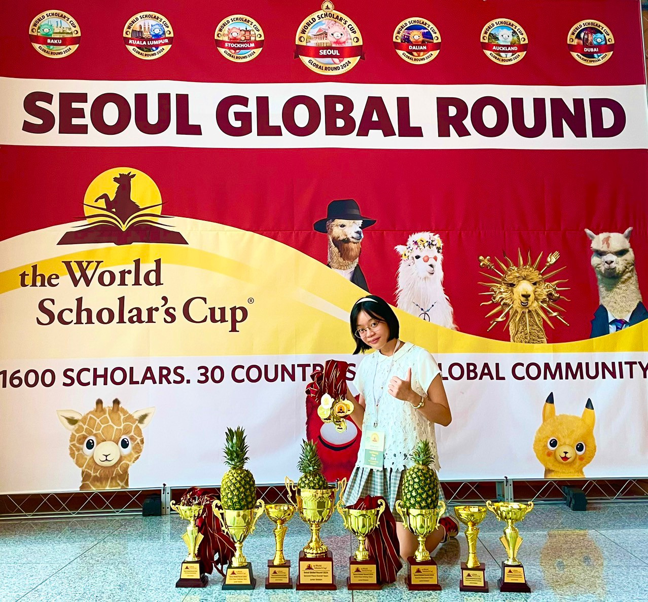 Trần Lan Phương bên các Huy chương, Cúp tại cuộc thi World Scholar’s Cup (WSC)