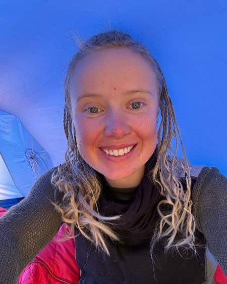 Cô gái trẻ nhất thế giới đến Nam Cực ở tuổi 21. Cô gái trẻ nhất thế giới đến Nam Cực ở tuổi 21.