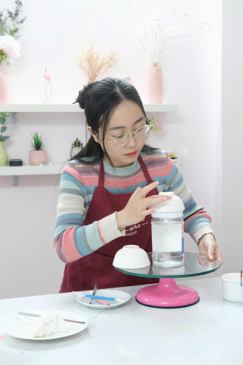 Thùy Dương hài lòng về sản phẩm của mình.