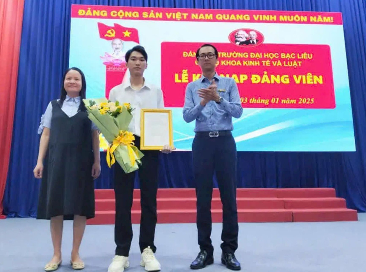 Trần Quốc Duy - Bí thư Chi đoàn lớp Quản trị kinh doanh (Trường Đại học Bạc Liêu), vừa được kết nạp Đảng.