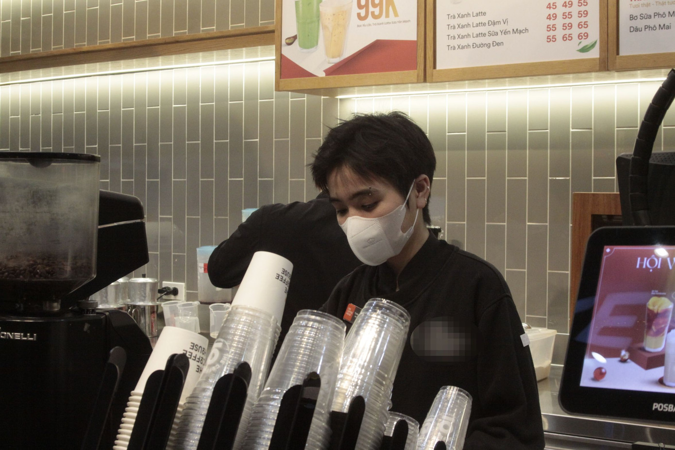 Lương tháng bao nhiêu là câu hỏi khiến nhiều sinh viên mới ra trường ái ngại trả lời. Ảnh: Phương Lâm