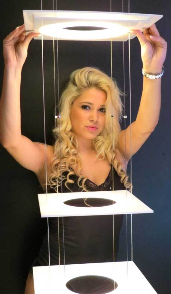 Maradona lại quăng 'lưới tình' thêm một gái đẹp tóc vàng ảnh 3