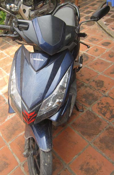 Gần trăm dân làng vây bắt tên trộm trốn dưới ruộng ảnh 1