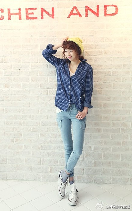 Cặp đôi chưa bao giờ lỗi mốt - quần jeans + áo sơ mi. Quần jeans - áo pull đem lại cho bạn vẻ năng động trẻ trung.