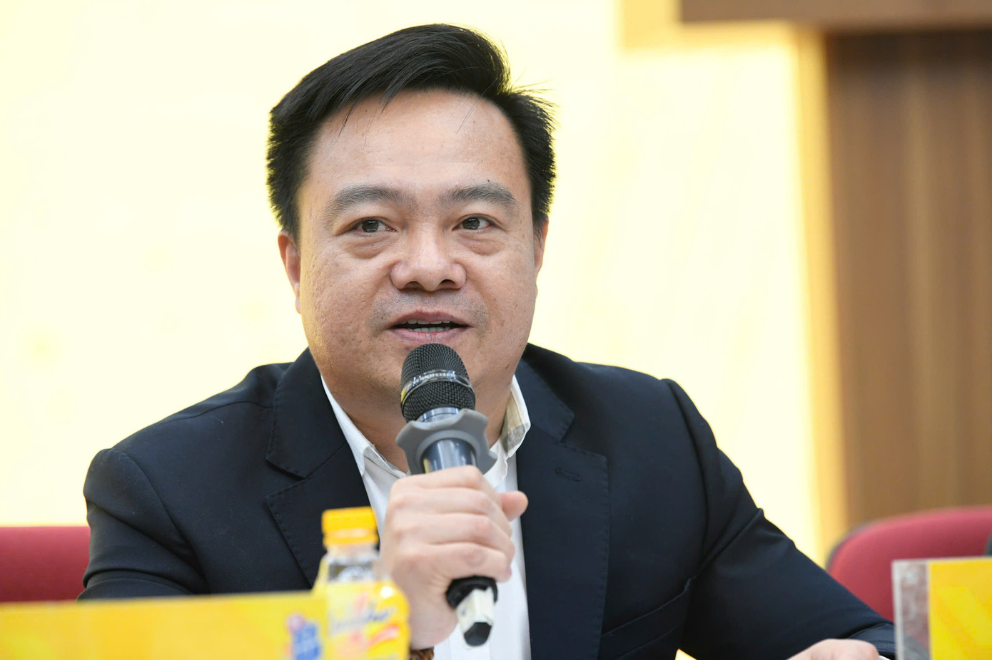 Ông Bùi Văn Phượng chia sẻ về giá trị giải thưởng Bền Đam Mê tại buổi họp báo. Ông Bùi Văn Phượng chia sẻ về giá trị giải thưởng Bền Đam Mê tại buổi họp báo.