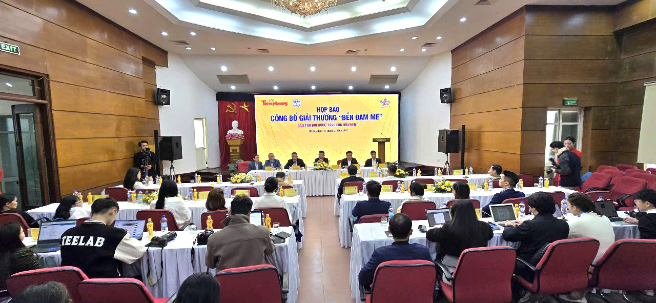 Quang cảnh buổi họp báo công bố giải thưởng Bền Đam Mê. Quang cảnh buổi họp báo công bố giải thưởng Bền Đam Mê.