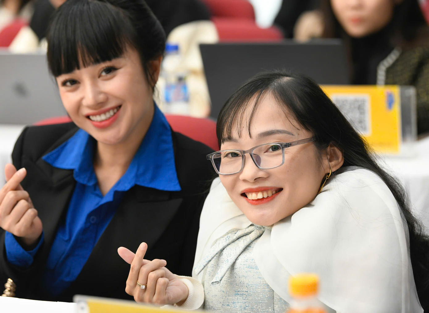 Nguyễn Thị Ngọc Tâm (bên phải ảnh) bền bỉ 21 năm với lớp học kèm cho học sinh tại địa phương. Ảnh: Trọng Tài Nguyễn Thị Ngọc Tâm (bên phải ảnh) bền bỉ 21 năm với lớp học kèm cho học sinh tại địa phương. Ảnh: Trọng Tài