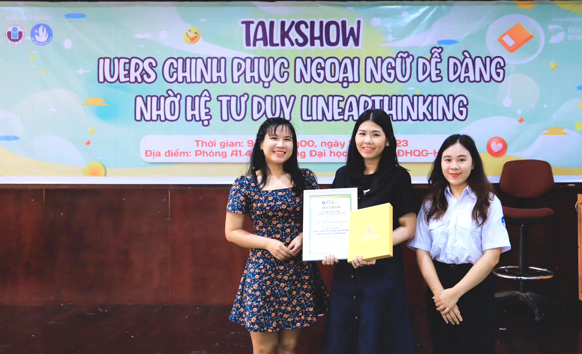 Hà Đặng Như Quỳnh tham gia tọa đàm chia sẻ kỹ năng học tiếng Anh. Ảnh: NVCC Hà Đặng Như Quỳnh tham gia tọa đàm chia sẻ kỹ năng học tiếng Anh. Ảnh: NVCC