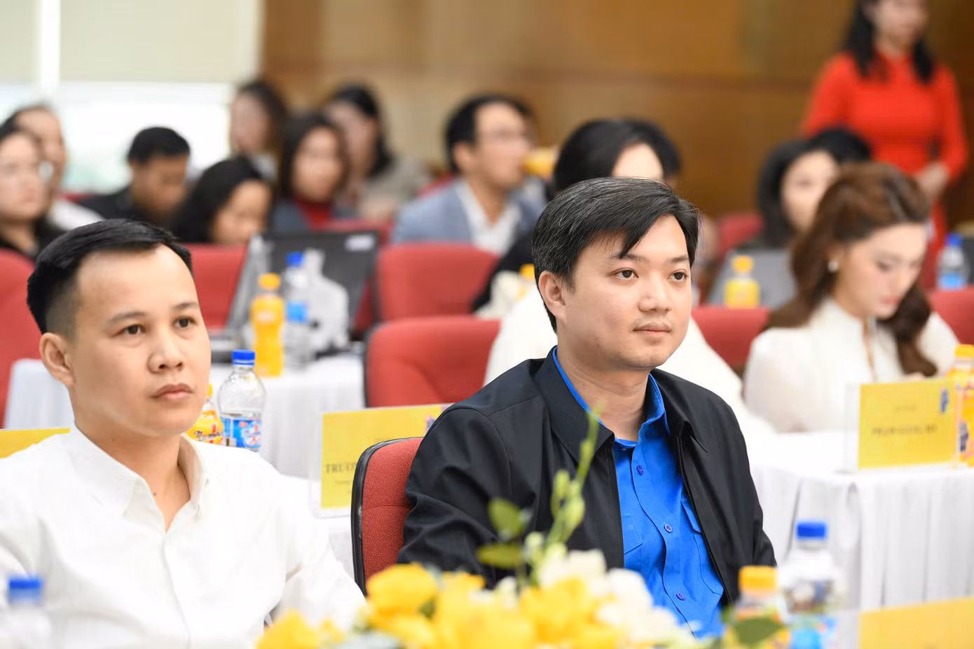 Các đại biểu, Gương mặt trẻ Việt Nam tiêu biểu và triển vọng, người đẹp cuộc thi Hoa hậu Việt Nam tham dự chương trình.