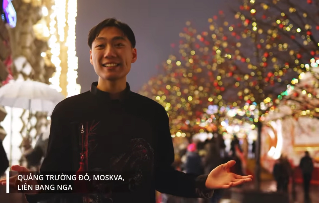 Các bạn trẻ người Việt hát Xẩm trong MV "Xẩm Xuân - Tuổi trẻ và đất nước". Ảnh chụp lại màn hình.