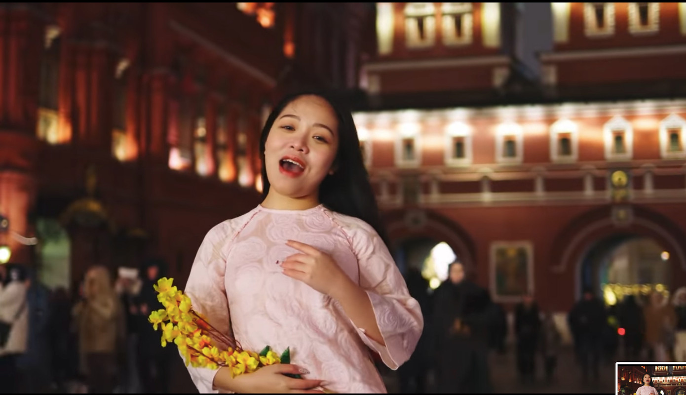 Các bạn trẻ người Việt hát Xẩm trong MV "Xẩm Xuân - Tuổi trẻ và đất nước". Ảnh chụp lại màn hình.