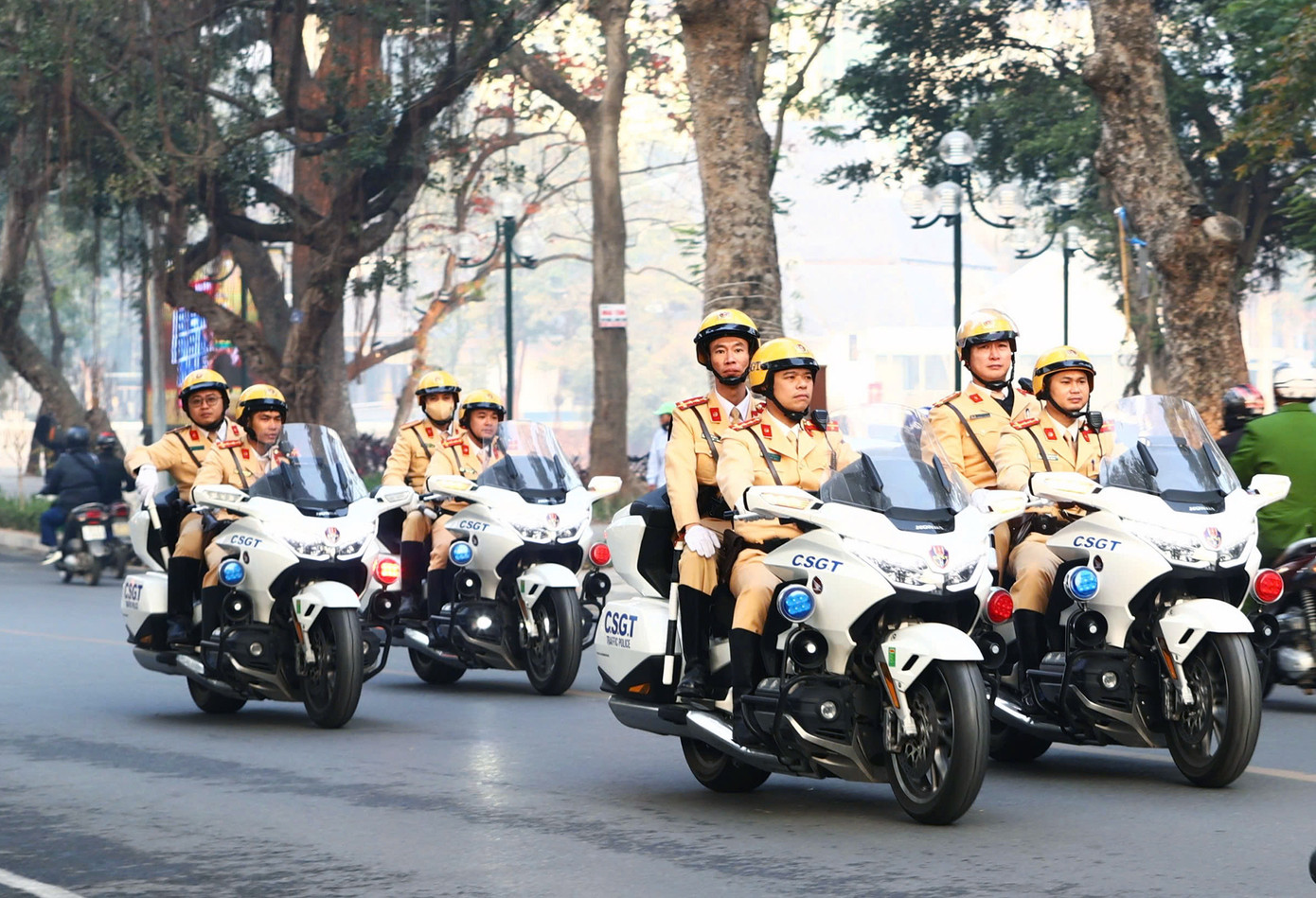 Ngay sau lễ ra quân, các lực lượng triển khai nhiệm vụ, tuyên truyền về an toàn giao thông. Ảnh: CTV Ngay sau lễ ra quân, các lực lượng triển khai nhiệm vụ, tuyên truyền về an toàn giao thông. Ảnh: CTV