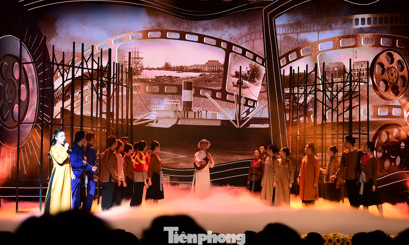 Tiết mục trong chương trình chính luận nghệ thuật "Mãi mãi niềm tin theo Đảng" năm 2025. Ảnh: Xuân Tùng Tiết mục trong chương trình chính luận nghệ thuật "Mãi mãi niềm tin theo Đảng" năm 2025. Ảnh: Xuân Tùng