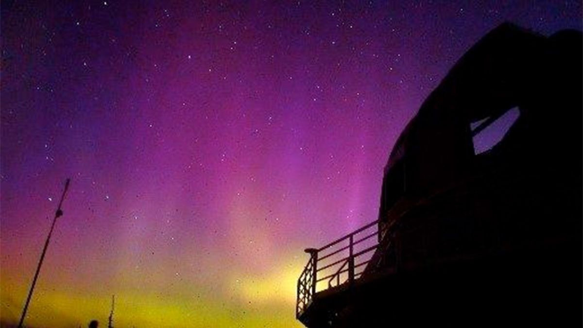 Bên trong đài thiên văn Mont- Megantic, Canada, các nhà thiên văn học thực hiện các quan sát bằng kính thiên văn khúc xạ lớn. (Ảnh: Getty Images)