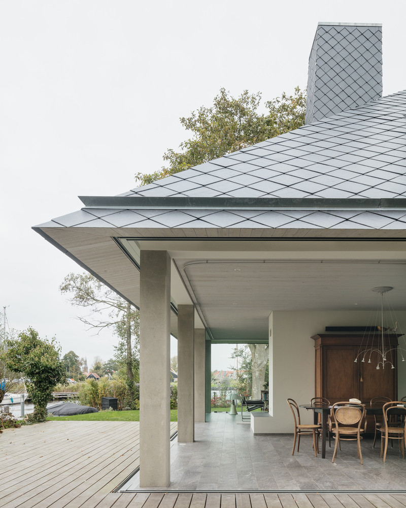 Gia chủ là cặp vợ chồng lớn tuổi, mong muốn tổ ấm mới này có thể mang đến không gian kiến trúc đương đại, đáp ứng được cả mục đích để ở và tiết kiệm năng lượng điện năng. Gia chủ là cặp vợ chồng lớn tuổi, mong muốn tổ ấm mới này có thể mang đến không gian kiến trúc đương đại, đáp ứng được cả mục đích để ở và tiết kiệm năng lượng điện năng.