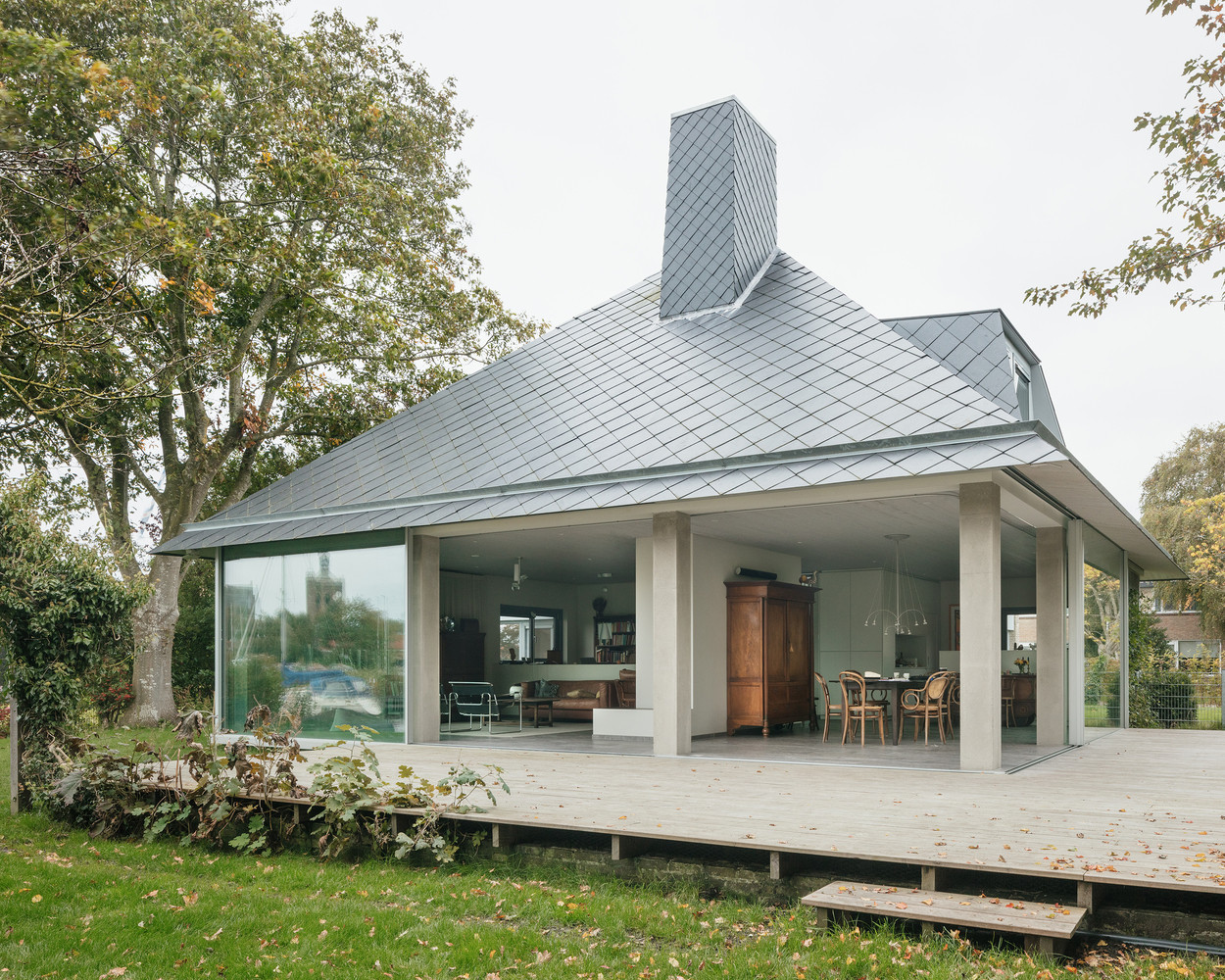 Công trình cấp 4 này được cải tạo từ văn phòng làm việc được xây dựng từ năm 1970. Công trình cấp 4 này được cải tạo từ văn phòng làm việc được xây dựng từ năm 1970.