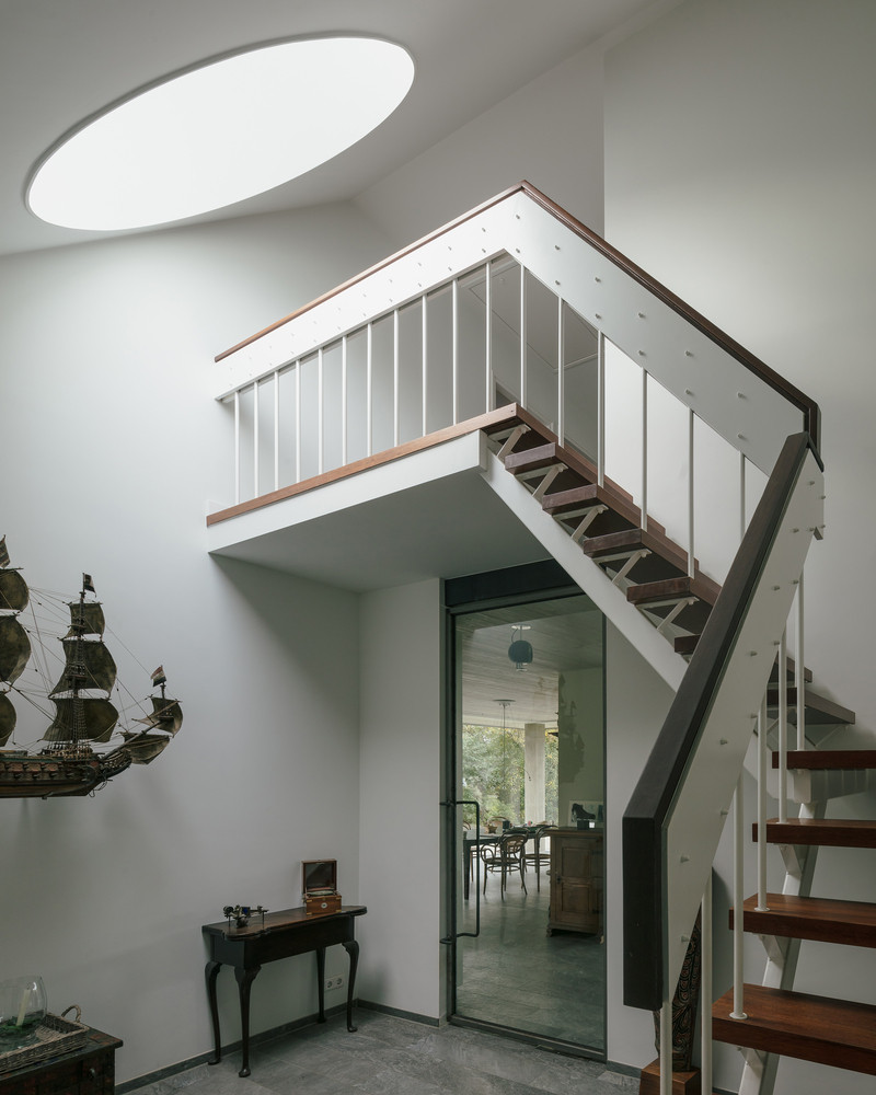 Không gian văn phòng cũ hiện gồm phòng ngủ và một văn phòng nhỏ hơn. Không gian văn phòng cũ hiện gồm phòng ngủ và một văn phòng nhỏ hơn.