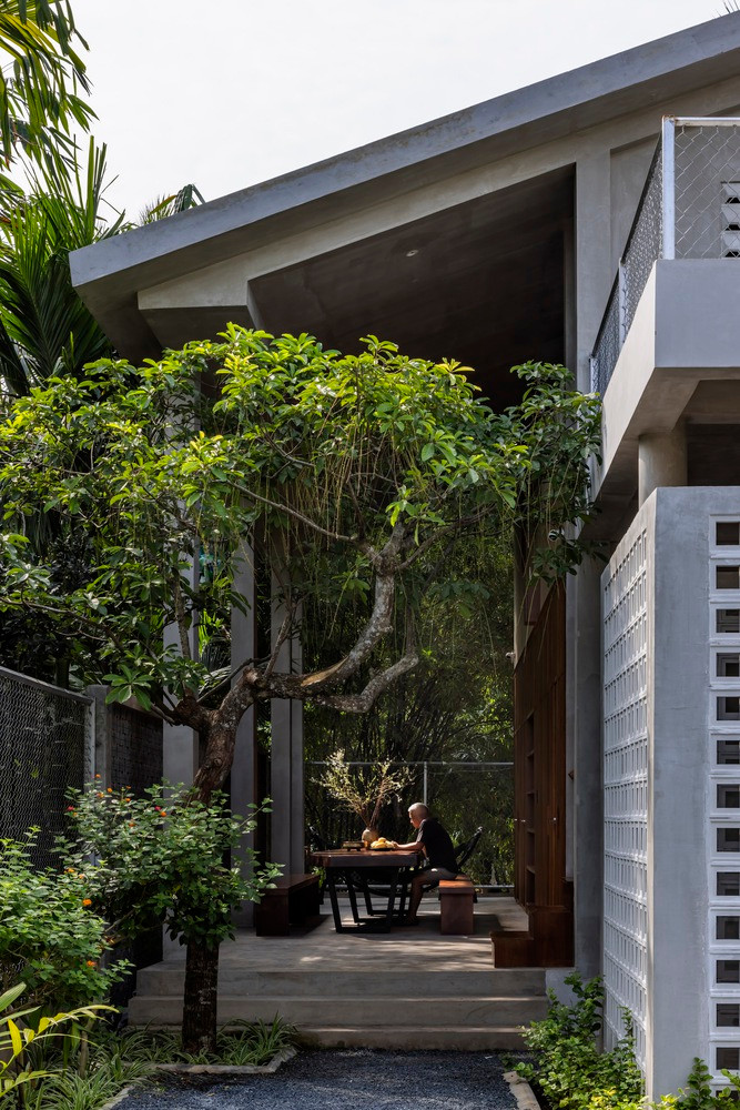 Với tổng diện tích sàn khoảng 160 m2, tất cả các chức năng của ngôi nhà được cân nhắc kỹ lưỡng và sắp xếp hợp lý để tối đa hóa cách sống của chủ nhà. Với tổng diện tích sàn khoảng 160 m2, tất cả các chức năng của ngôi nhà được cân nhắc kỹ lưỡng và sắp xếp hợp lý để tối đa hóa cách sống của chủ nhà.