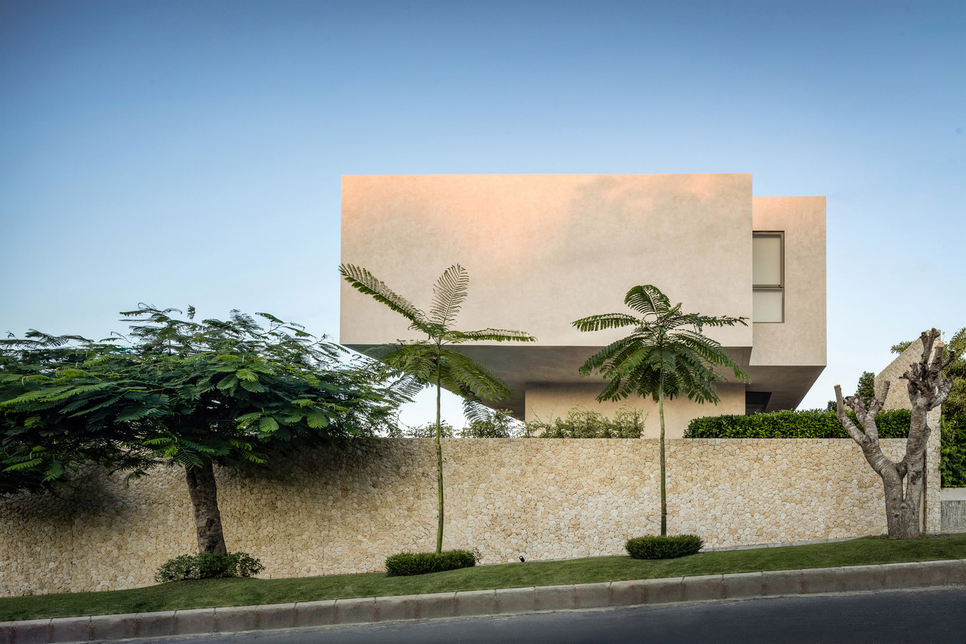 Mục tiêu chính của gia chủ là giữ cho tòa nhà tối giản nhất có thể, để tạo ra kiến trúc vượt qua thử thách của thời gian.