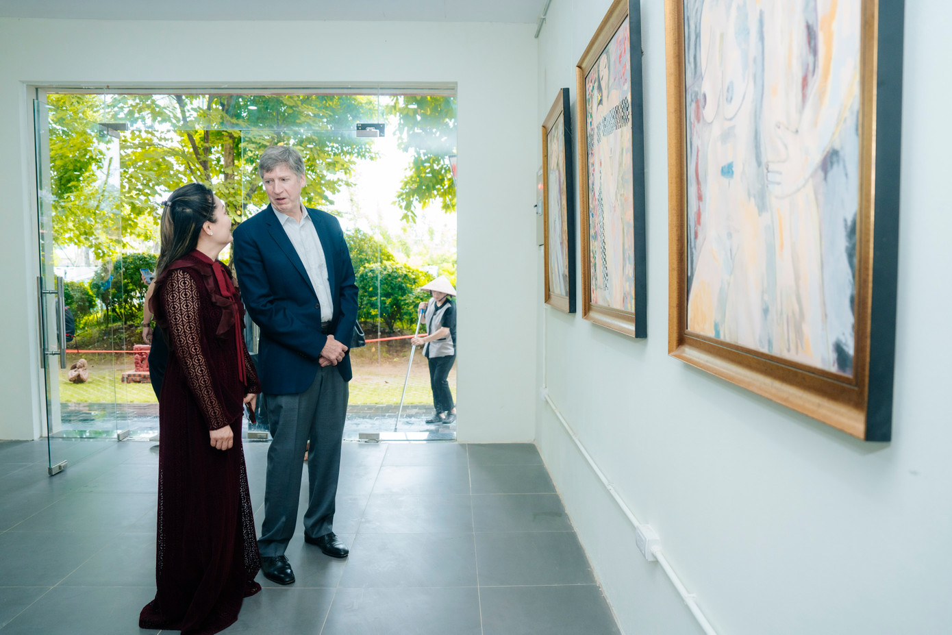 Không gian trưng bày tranh cao cấp rộng 2.400m2 tại Khách sạn khoáng nóng 5 sao Lynn Times Thanh Thuỷ.