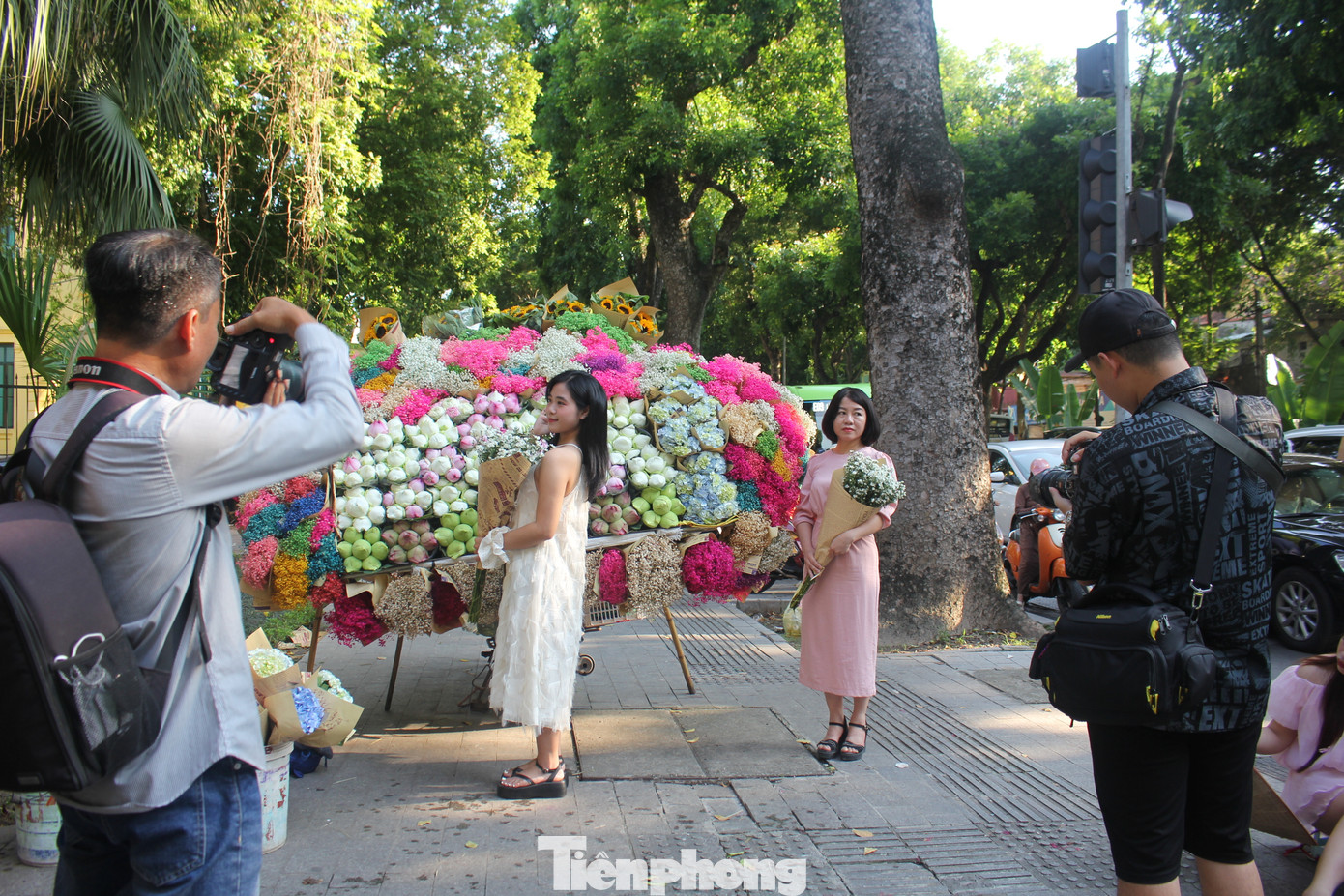 Cũng theo UBND phường Quán Thánh, ngày 8/8 đơn vị đã ban hành kế hoạch số 159 nhằm đảm bảo trật tự, trật tự an toàn giao thông, trật tự đô thị và vệ sinh môi trường tuyến phố Phan Đình Phùng, trong đó nhấn mạnh sẽ kiên quyết kiểm tra, xử lý nghiêm các trường hợp vi phạm. Tập trung xử lý các lỗi vi phạm chính như: Chiếm dụng lòng đường, hè phố; bán hàng rong; các phương tiện đỗ không đúng quy định.