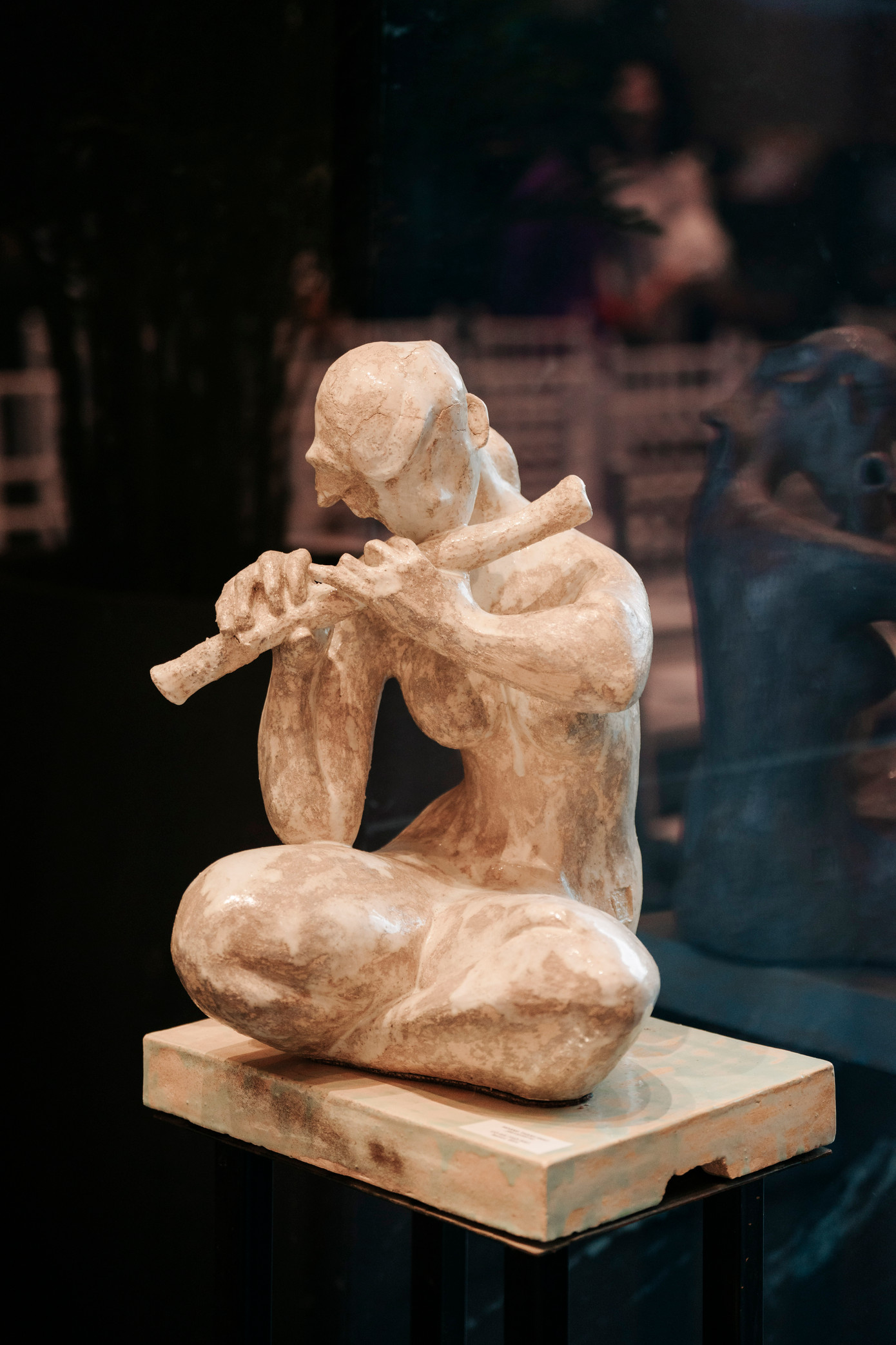 Du khách sẽ được chiêm ngưỡng các tác phẩm gốm và điêu khắc của nhiều tác giả nổi tiếng trong giới nghệ thuật khi đến nghỉ dưỡng tại Lynn Times Thanh Thuỷ.