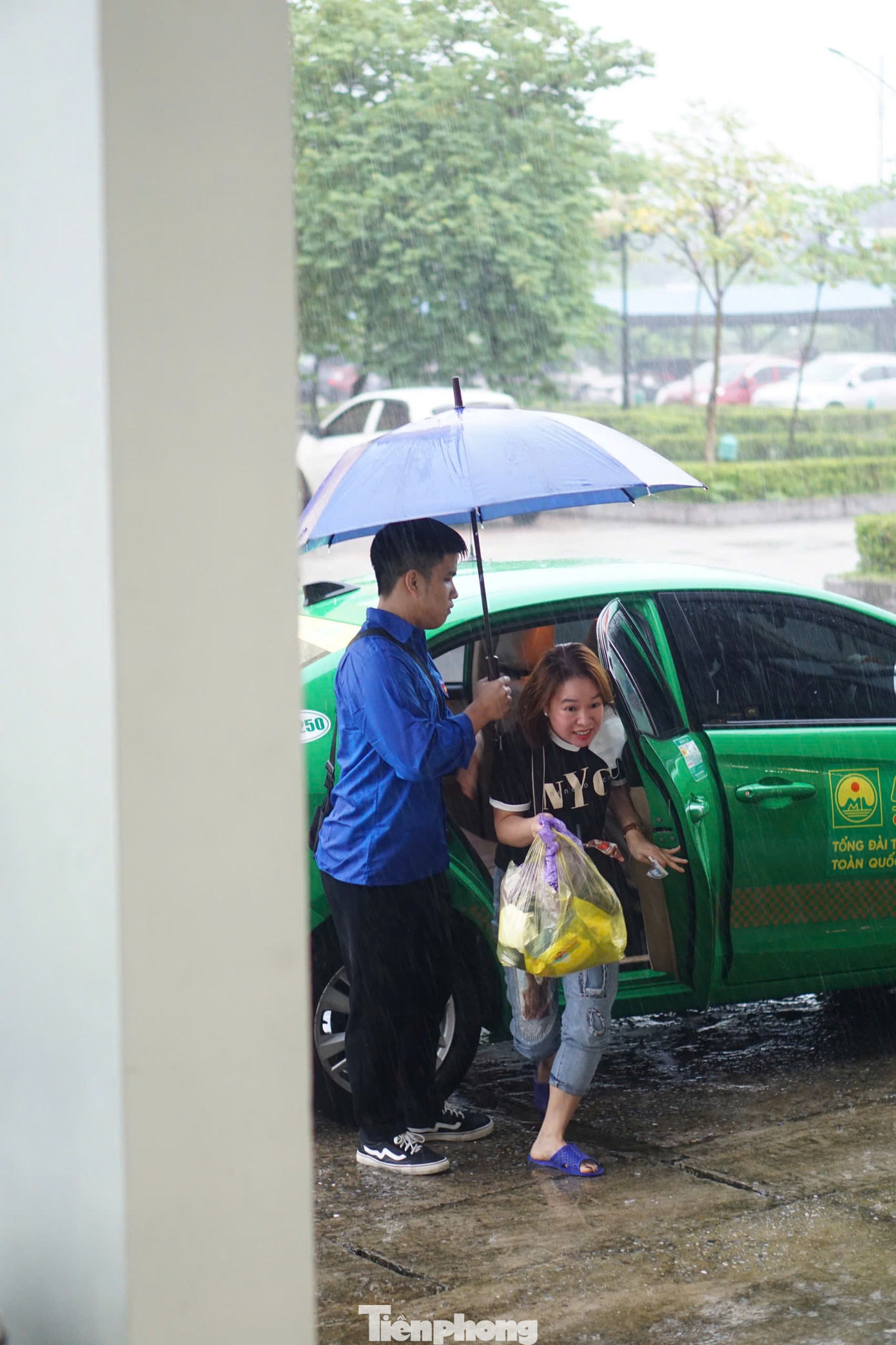 Riêng tại Thái Nguyên, do mưa lớn kéo dài, đã gây ngập cục bộ trên một số tuyến đường, nhất là quanh khu vực trường Đại học Khoa học, Đại học Thái Nguyên. Trước tình hình này, Đoàn Thanh niên của trường đã bố trí các đoàn viên chốt trực tại nhiều khu vực ngập lụt, để hỗ trợ tân sinh viên trong ngày đầu nhập học.