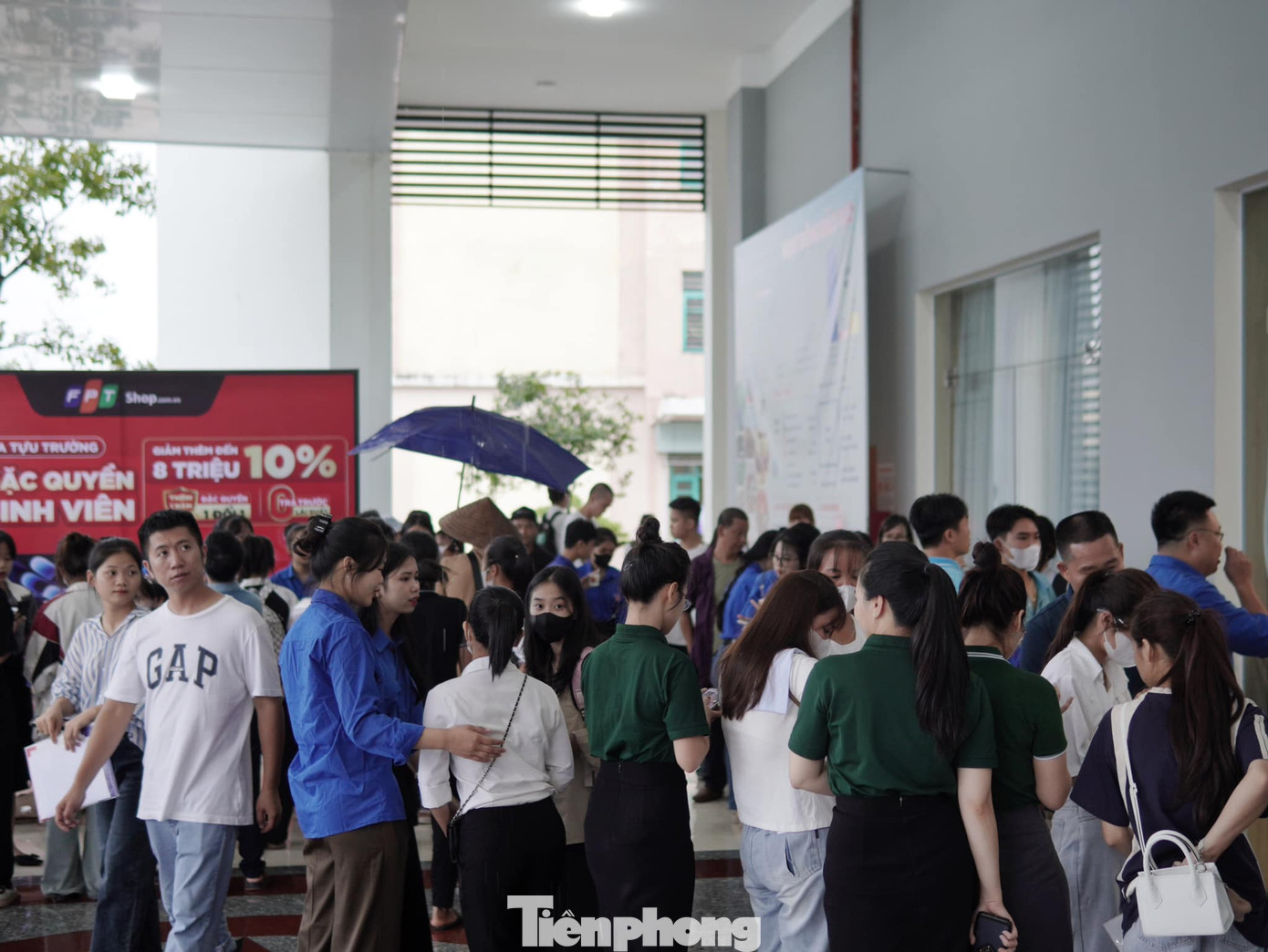 Chia sẻ với Tiền Phong, Anh Nguyễn Thái Sơn, Bí thư Đoàn trường, Giảng viên Khoa báo chí - Truyền thông, trường Đại học Khoa học, Đại học Thái Nguyên cho biết: “Từ ngày 23- 24/8, Trường Đại học Khoa học tổ chức đợt nhập học cho tân sinh viên K22. Ngày đầu tiên của đợt nhập học đã diễn ra rất thành công với nhiều cung bậc cảm xúc".