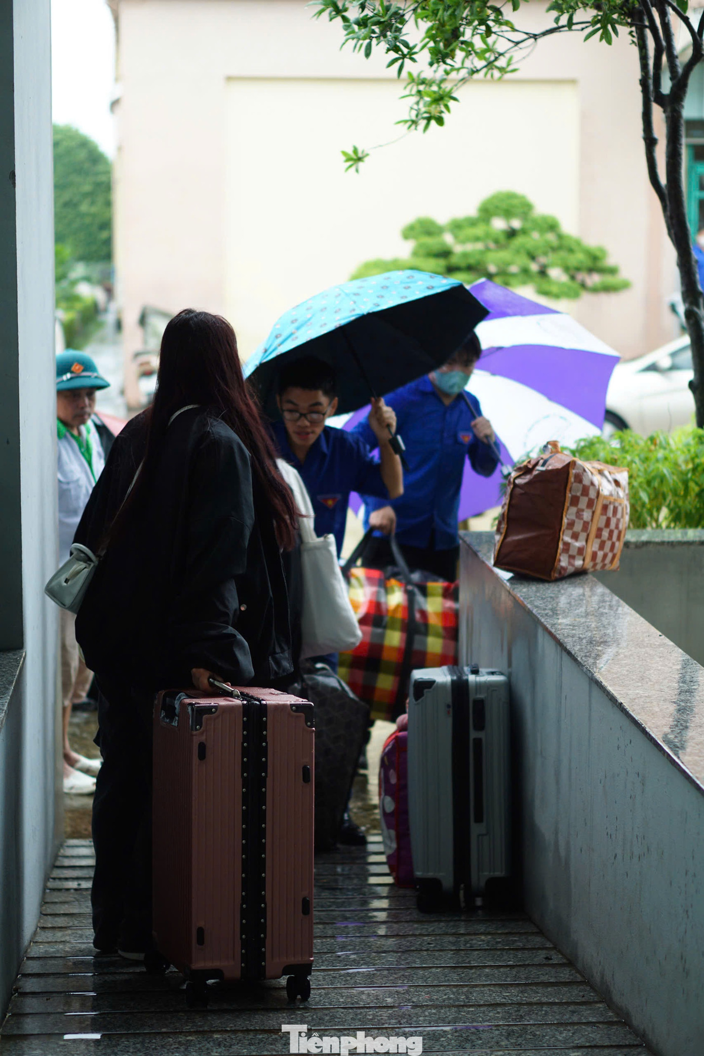 Riêng tại Thái Nguyên, do mưa lớn kéo dài, đã gây ngập cục bộ trên một số tuyến đường, nhất là quanh khu vực trường Đại học Khoa học, Đại học Thái Nguyên. Trước tình hình này, Đoàn Thanh niên của trường đã bố trí các đoàn viên chốt trực tại nhiều khu vực ngập lụt, để hỗ trợ tân sinh viên trong ngày đầu nhập học.