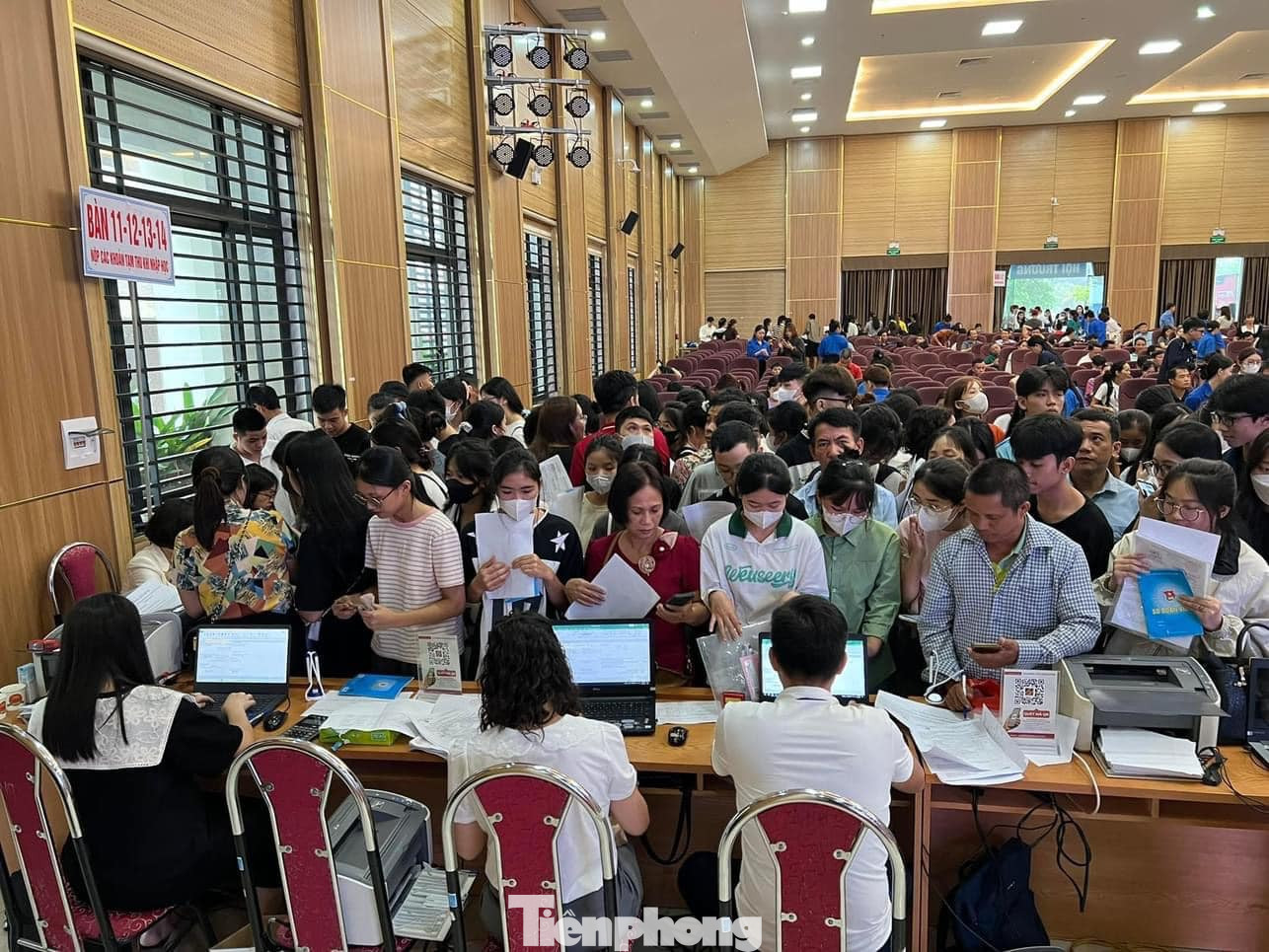 Do ảnh hưởng của rãnh áp thấp, nên từ ngày 18/8 miền Bắc bắt đầu mưa giông, dự báo kéo dài đến hết ngày 25/8. Việc này không chỉ khiến việc di chuyển của người dân gặp nhiều khó khăn, mà công tác chào đón tân sinh viên của một số trường đại học, cao đẳng ở miền Bắc cũng bị gián đoạn.