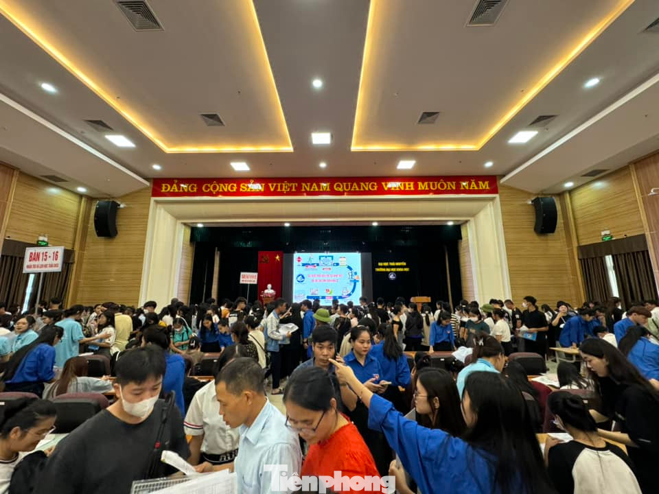 Đối với những trường hợp khác chưa tìm được phòng trọ, Đoàn thanh niên của trường sẽ hỗ trợ tìm phòng trọ để gia đình và tân sinh viên yên tâm về trường nhập học...