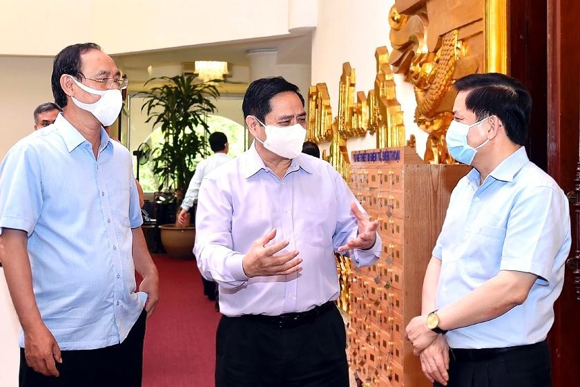 Thủ tướng trao đổi với lãnh đạo Bộ GTVT (ảnh Nhật Minh) Thủ tướng trao đổi với lãnh đạo Bộ GTVT (ảnh Nhật Minh)