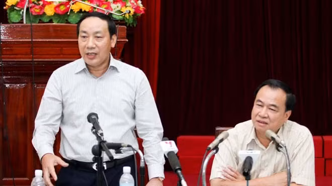 Thứ trưởng Bộ GTVT Nguyễn Hồng Trường trả lời câu hỏi của các nhà báo - Ảnh: Nguyễn Khánh. Thứ trưởng Bộ GTVT Nguyễn Hồng Trường trả lời câu hỏi của các nhà báo - Ảnh: Nguyễn Khánh