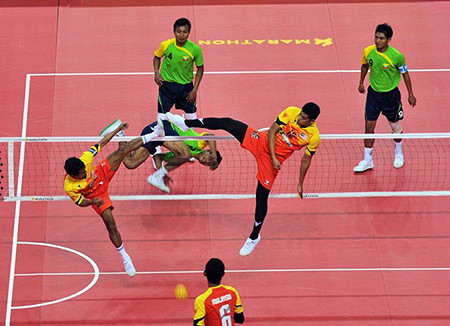 Pha tung người tấn công ở môn cầu mây nam. Pha tung người tấn công ở môn cầu mây nam