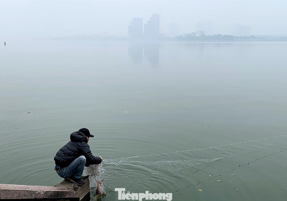 Khu vực Hồ Tây vào sáng nay 19/3 mịt mù sương