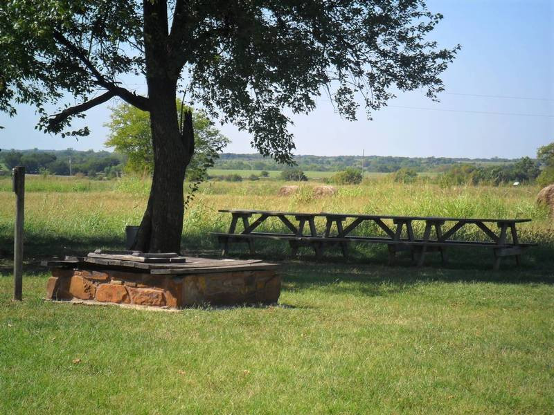 Khung cảnh xung quanh ngôi nhà nhỏ